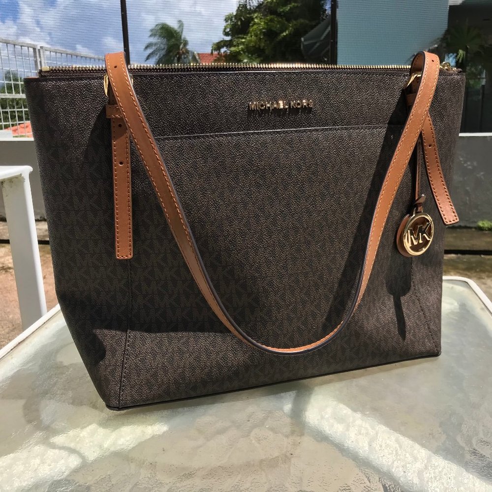 Michael Kors Voyager LG East West Leather Zip Tote